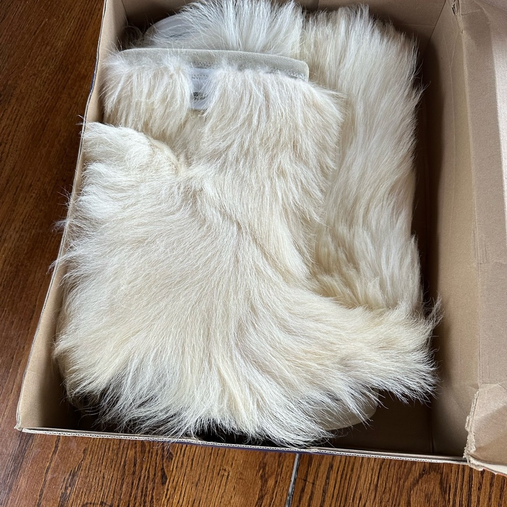 Tecnica White Yaghi Genuine Goat Fur boots with Shearling Lining.